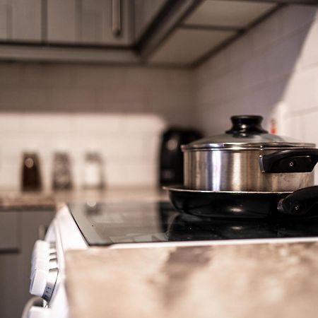 Central Apartment In Belfast City Centre - Sleeps 5 People Bagian luar foto