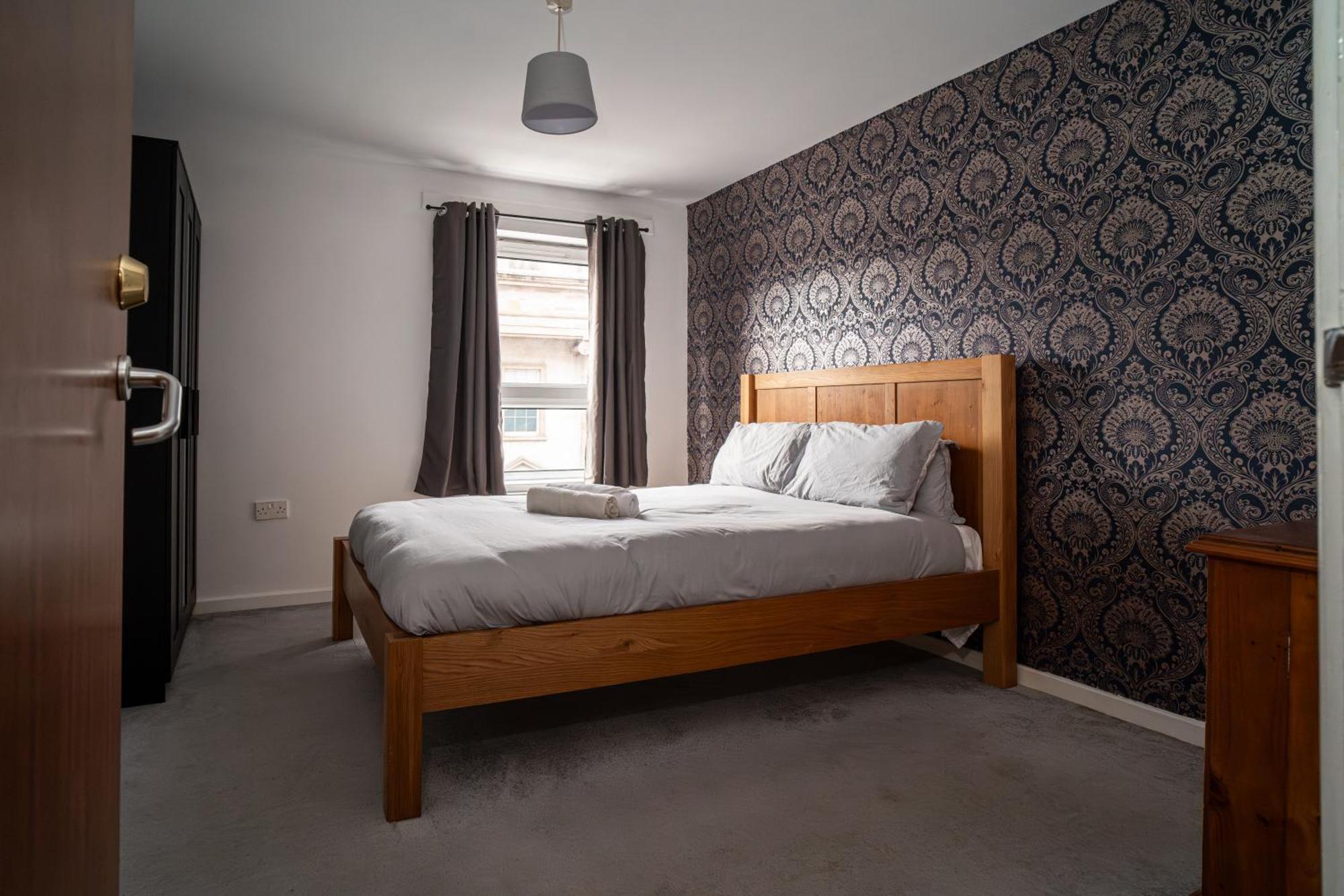 Central Apartment In Belfast City Centre - Sleeps 5 People Bagian luar foto