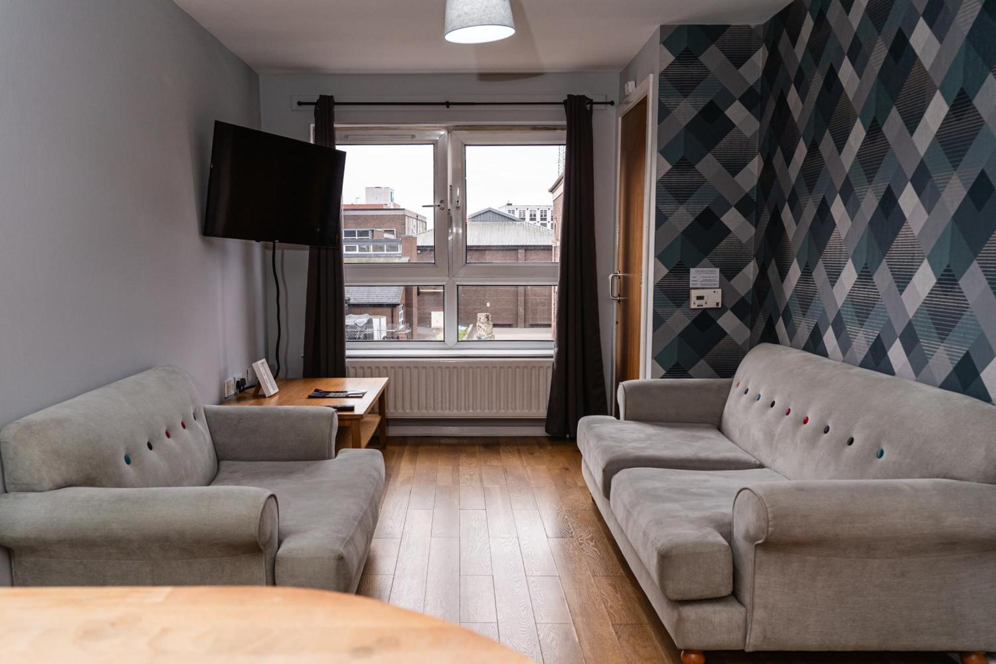 Central Apartment In Belfast City Centre - Sleeps 5 People Bagian luar foto